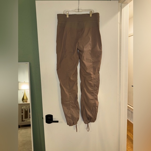 lululemon athletica Women’s Dance Pants [size 8] MINT condition - Picture 3 of 7